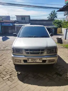 Isuzu panther ls turbo matic 2001