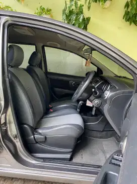 Dijual Grand Livina XV Metic 2012