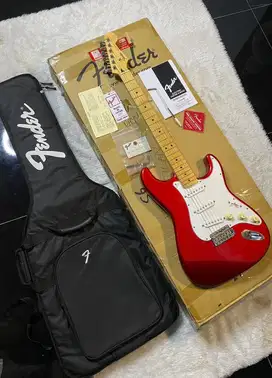 Fender St-Standard Candy apple red original tahun 2014