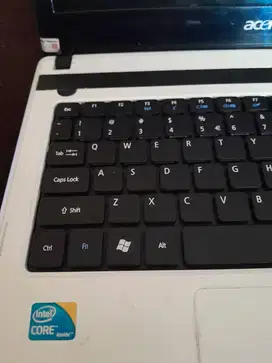 Dijual 2 laptop harga 1.6jt (untuk 2 laptop ya bukan 1 an)