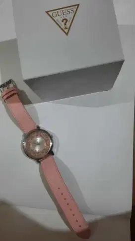 Jam Wanita Guess Pink Bulat