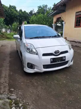 Yaris E manual 2013