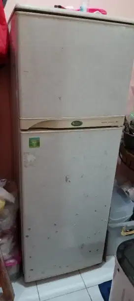 Lemari Es Sanyo