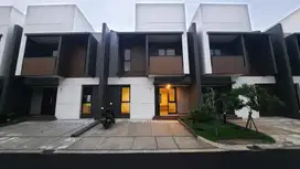 Rumah mewah cluster regia di summarecon crown gading
