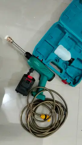 Alat cuci motor baterai, tegangan air tinggi