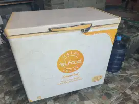 Di jual, freezer kapasitas 220 liter siap pakai