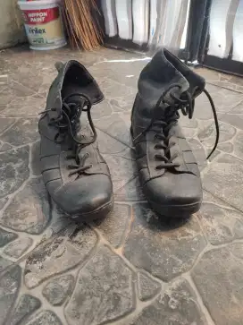 Sepatu Boots Kickers