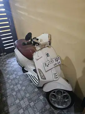 DIJUAL VESPA PRIMAVERA 3V 2015 KM RENDAH MODIF !