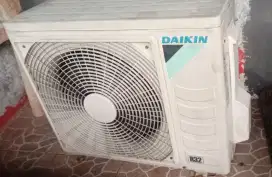 Outdoor Daikin satu stengah pk