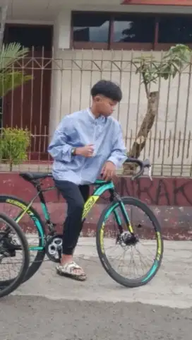 LIKE NEW SEPEDA BALAP ODESSY BARU 3 BULAN