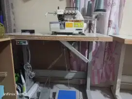 Di jual barang masih mulus satu paket.mesin jahit sama obras nya