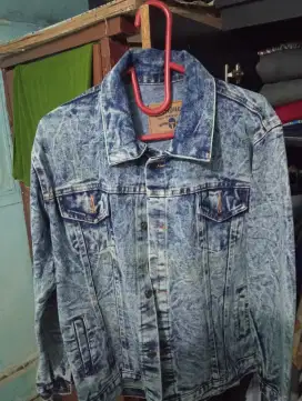 Dijual jaket denim pria,Size M,lokasi cawang jakarta timur