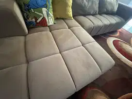 Sofa L 3 4 seater dari Ivaro baru pakai 2 minggu kondisi seperti baru