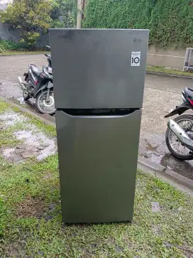 Kulkas LG 2 pintu inverter
