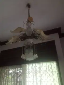 Lampu kristal gantung