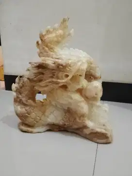 Patung naga batu onik natural