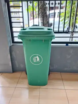 Tempat/tong sampah hijau roda