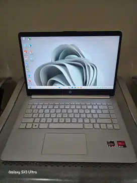 Laptop HP AMD ryzen 3 with radeon graphics