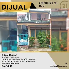 Rumah Tua Butuh Renovasi  Di Area Losari Kota Makassar