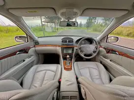 Mercedes-Benz E240 2002 Bensin