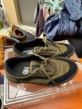 Sepatu Vans limited edition 43