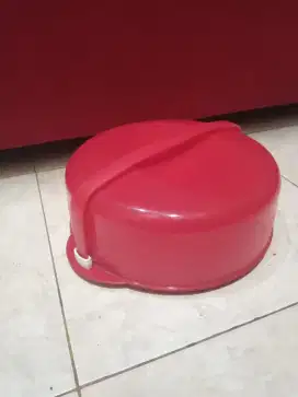 Tempat Kue Tart merk Tupperware Warna Merah Antik