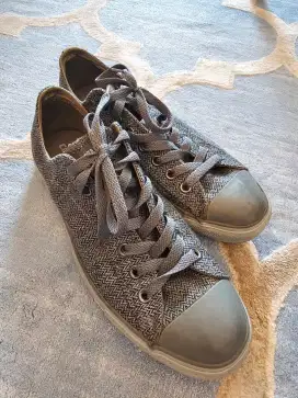 converse sneakers (Sepatu)