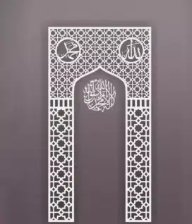 Mihrab mushola minimalis dengan kaligrafi
