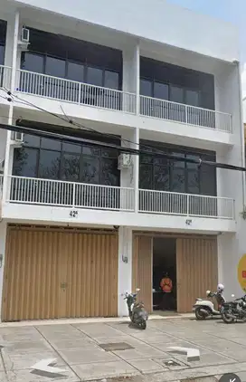 Disewakan ruko 3 lantai siap pakai daerah ramai rungkut  asri tengah