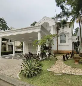Dijual rumah sultan lokasi  legenda wisata Cibubur, tamanbelakang luas