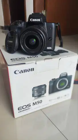 Canon EOS M50 + Lensa Kit