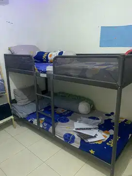Tuffing rangka tempat tidur anak IKEA