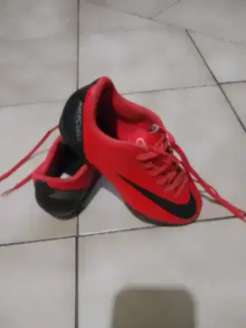 Sepatu second nike anak asli ukuran 34
