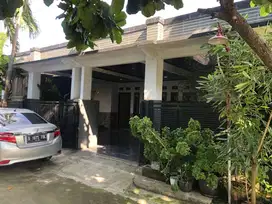 Disewakan rumah tahunan type 36 (2 rumah) luas 4KT, 2KM, carport luas