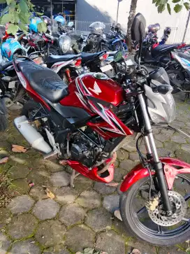 Honda CB 150 R old