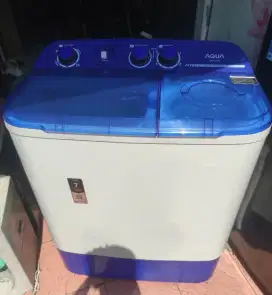 Mesin cuci 2 tabung Aqua kapasitas 8 kg masih mulus dan siap pakai