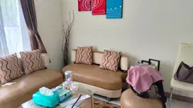 1 set sofa (2 sofa, 1 kursi bulat, meja dan meja bulat, 4 bantal)