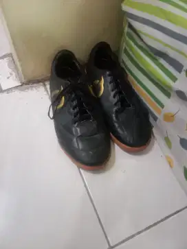 Sepatu futsal size 39/40