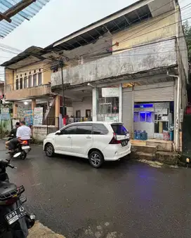 Dijual Rumah dan tempat usaha (indekos)