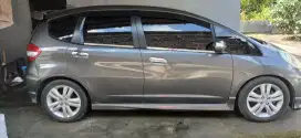 Di jual jazz rs 2012 AT warna abu-abu metalic