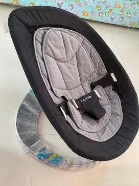 Nuna bouncer leaf curv grey