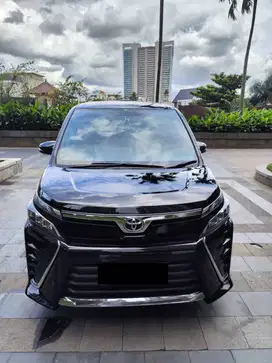 Dujual Toyota Voxy 2019 , Hitam Mulus, Pemakaian pribadi  dari Baru
