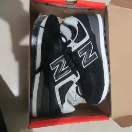 Dijual Sepatu New Balance Clasic 574 Size 40 Made in Vietnam
