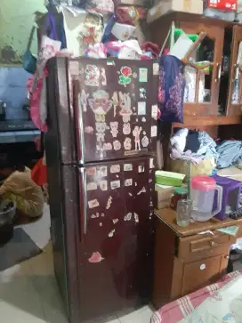 Di jual kulkas 2 pintu toshiba 500 rb