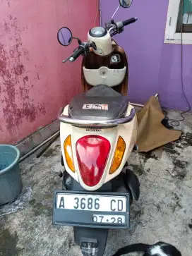 Dijual Motor Scoopy 2013