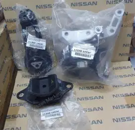 Engine mounting nissan march k13
