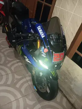 Yamaha R15 modif