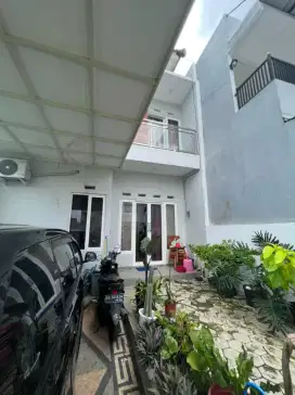 Cantik! Rumah 2Lantai Banjar Arum Singosari