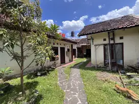 Dijual Rumah+ Kost Dijual di Jl Damai 1,9 M