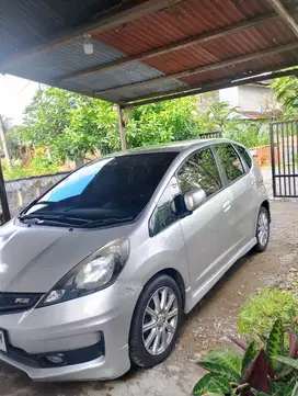 Dijual honda jazz rs tahun 2013 automatik
